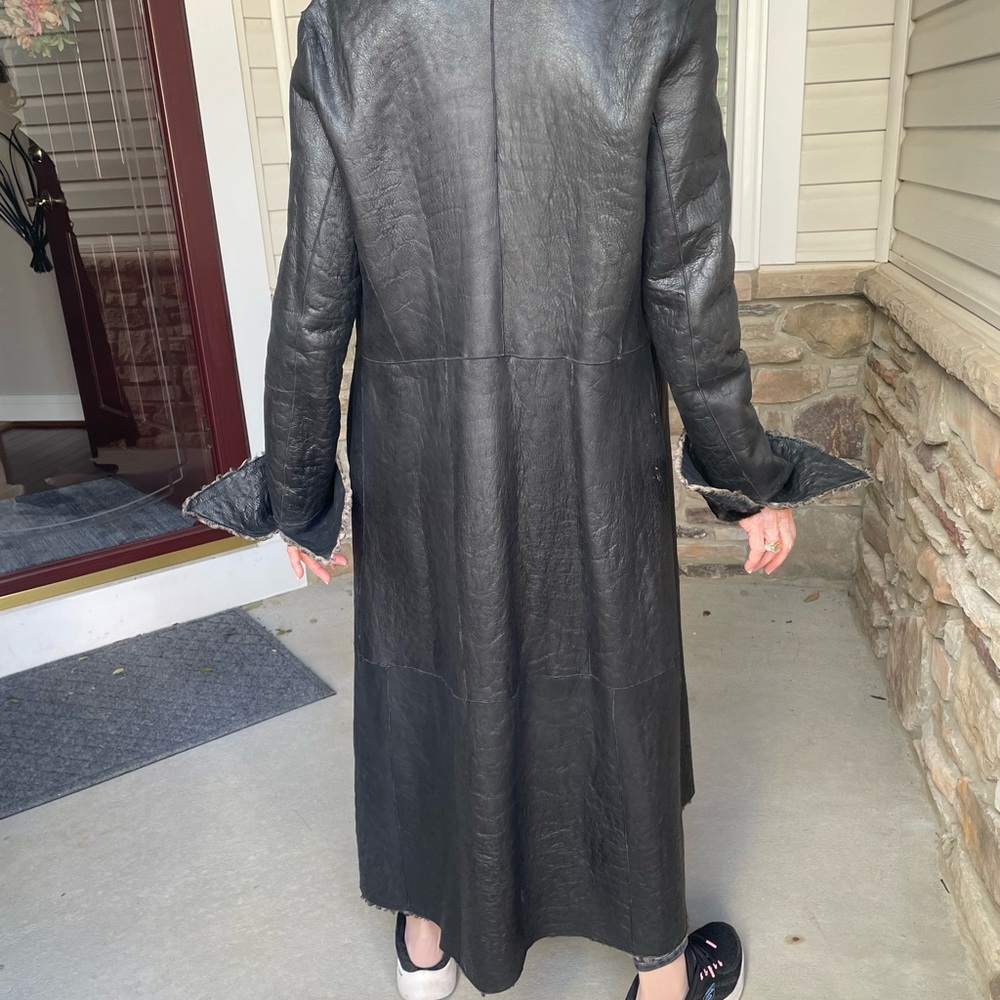 Black Leather Jacket with Classic Silhouette and Full-Length Sleeves